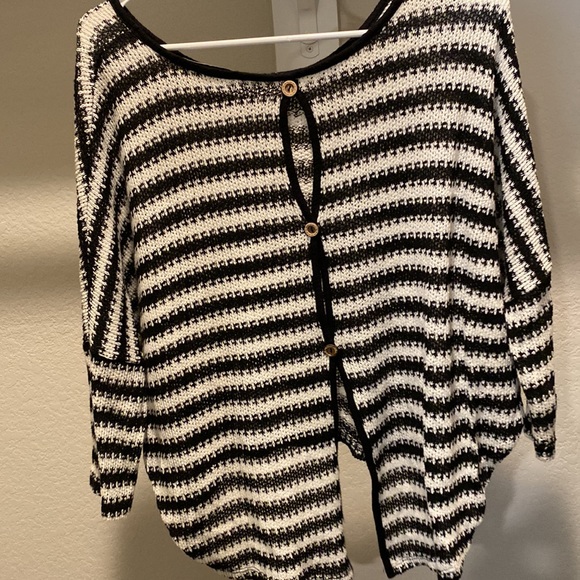 Black and White Striped Light Sweater Top with Back Button detailing/ split hem - Picture 5 of 7